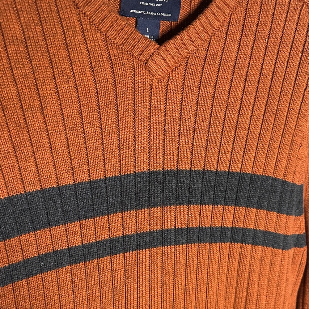 American Eagle Outfitters Men's V-Neck Rust‎ Sweater with navy stripe - Picture 9 of 10